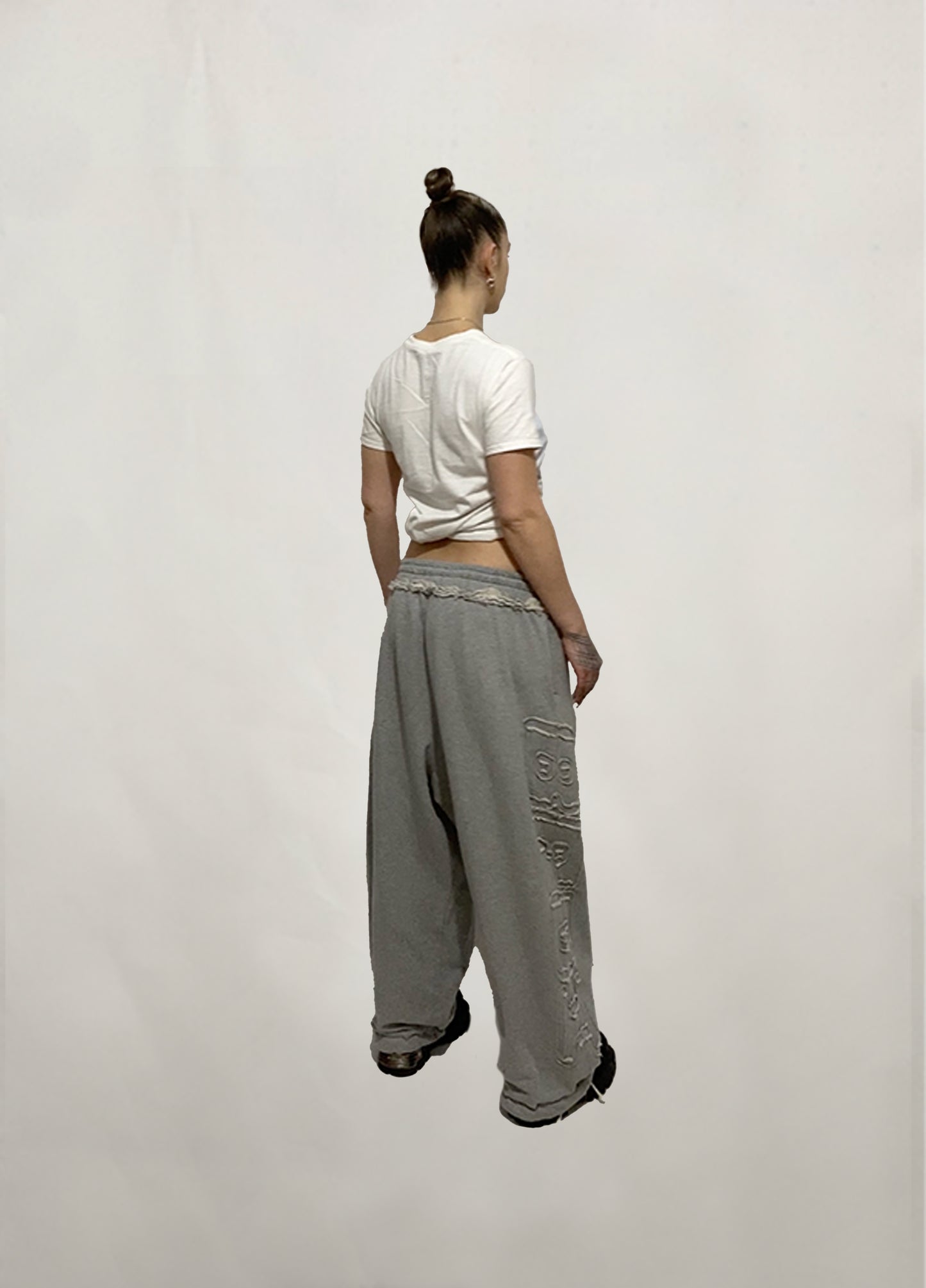 CUT OUT JOGGER